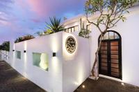 5mins Walk to Seseh Beach, 3BR Villa with 2 Private Pools & Rooftop - B&B Canggu