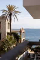 Kastella Waves Chic 2-Bedroom Getaway - Bed and Breakfast Piraeus