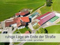 Ferienhof Eger - entspannter Urlaub mit Baby & Kleinkind - wahlweise top modern oder günstige Fewos - ruhig am Ende der Straße - Kälbchen füttern - Traktor fahren - Freie Fahrt mit den Hörnerbahnen in Sommersaison - E-Ladestation - E-bike Verleih ab Hof - Chambres d'hôtes Immenstadt im Allgäu