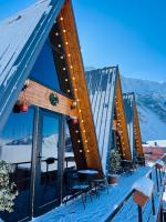 Pyramid Home Kazbegi - B&B