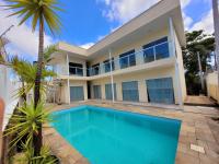 Suítes com piscina a 2 quadras da Praia da Enseada - B&B