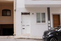 Stylish Central Home with Private Yard - Sleep 6 by QuickTrips - Ferienwohnung Mellieħa