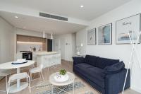 Brand New Lux Living West Side Place 2 Bedroooms with Pool Gym Sauna - Chambres d'hôtes Melbourne