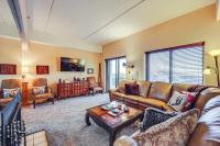 Mountain Views and Pool Access Sugar Mountain Condo - B&B