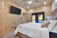 Honeybear Hideaways - Luxury and Spacious Cabin in Smoky Mountain with Indoor Pool, Hot Tub and Game Room - Chambres d'hôtes Pigeon Forge