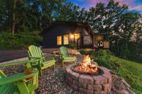 Honeybear Hideaways - Pet Friendly Cozy Cabin with Hot Tub, Fire Pit, and Game Room - B&B Sevierville