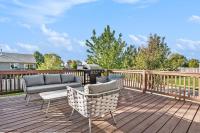 Elegant Escape-Fenced Yard BBQ & Cozy Fire Pit - B&B