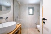 Deluxe One-Bedroom Apartment