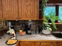 Airy Log Cabin - Bed and Breakfast Mission