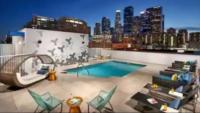 Lovely 3BR Apt With Balcony And Rooftop Pool Plus Views - Chambres d’hôtes