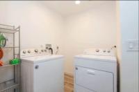 Charming 2BR Condo with Onsite Parking Included - Ferienwohnung Los Angeles