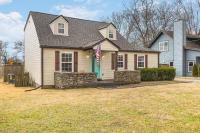 Big Cozy House 3 mi to Downtown with Outdoor Fire Pit - Chambres d’hôtes Nashville