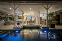 Ozamiz Villa Seminyak by Villas R Us - B&B