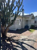 5 Bedroom House A with 13 Beds including 6 Double Beds, 2 Single Beds, and 5 Sofa Beds - B&B
