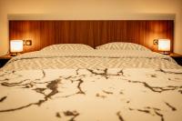 Zimmer mit Kingsize-Bett
