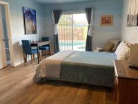 Estudio con 1 cama grande