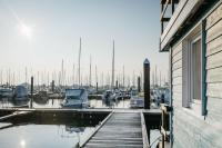 Hausboot Emmas MeerZeit, tolle Dachterrasse, Parkplatz - B&B Neustadt in Holstein