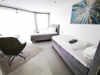 HH 06 by ROCKCHAIR - SUPERHOST Status - Modernes Apartment mit sonnigem Balkon & premium Boxspringbetten in Winterhude - Hamburg Top Geheimtipp - Chambres d'hôtes Hambourg