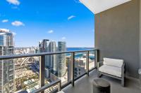 On The 49th Floor! Condo on Highest & Free Parking - B&B Miami