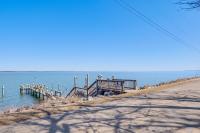 1 Mi to Colonial Beach Boardwalk Home with Fire Pit - Bed and Breakfast