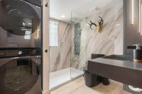 Lux Studio Oasis Hot Tub Cozy Heated Floors - B&B Omaha