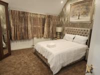 CITY CENTRE LUXURY House WITH THREE VERY LARGE SIZE BEDROOMS - B&B Belfast