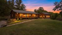 Honeybear Hideaways - Luxe Family Retreat with Indoor Pool, Mini Golf, and Theater Room can Sleep 24 Guests - Ferienwohnung Sevierville