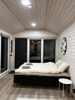 Willa Rauha 1A, minikoti katetulla terassilla, ei saunaa - B&B Lumijoki