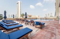 Redesigned High-Rise 1BR Near Key Landmarks, Elite Residence, Dubai Marina by Deluxe Holiday Homes - Chambres d'hôtes Dubaï
