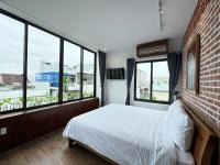 One-Bedroom Apartment with Balcony