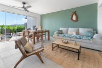 Les Griselles 4 sur les hauteurs de la BaieOrientale appart1ch 4p Vue MER - B&B Orient Bay