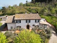 Villa Napoleone a 10 min dal mare Pesaro - B&B