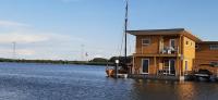 FLOATING HOUSES - "schwimmende Ferienhäuser" - Kröslin Haus 3 - B&B Kröslin