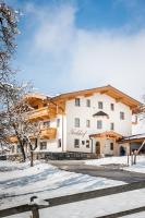 Apartment with Mountain View