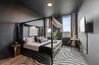Cozy 1 King BR, Gym, Free Parking, 8mins Train - B&B