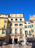Piazza Brà - refined 130 sqm with 2 suites - Ferienwohnung