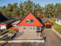 Beautiful 5 bedroom house - B&B