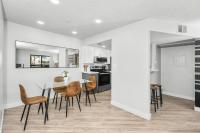 Chill 2BR Near ASU, Pool, Grill, Parking,Pet Frndly - B&B Tempe