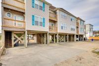 Walk to Ocean: Carolina Beach Condo w/ 2 Balconies - Chambres d'hôtes Carolina Beach