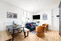 Chic-5bed-5bath-FreeParking-By FabAccommodation - B&B Bristol