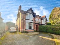 The Shobnall House - Newly Refurbished 5 Bedrooms - B&B Burton upon Trent