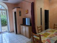 Appartement de plain pied , jardin et grande terrasse - B&B Ussat
