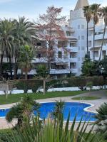 Apartamento con vistas a la psicina comunitaria AV-29 - Chambres d'hôtes Roses