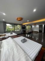 Four-Bedroom Apartment with Pool View