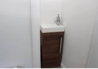 Newly Refurbished 3 Bed 2.5 Bath House in Staines - B&B