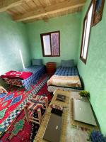 Basic Triple Room with Shared Bathroom