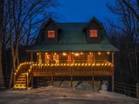 Bearadise-Private Cabin that Sleeps 8, with 3 Full Bathrooms, Pool Table, Board Games and Wet Bar - B&B
