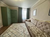 LUX HOME на Дворце Металлургов - Bed and Breakfast Ust-Kamenogorsk