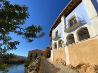 Palau de Miravet, casa monumento y galería de arte frente al río Ebro - Chambres d'hôtes Miravet