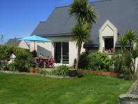 Palm garden holiday home near coast, Pleubian - B&B